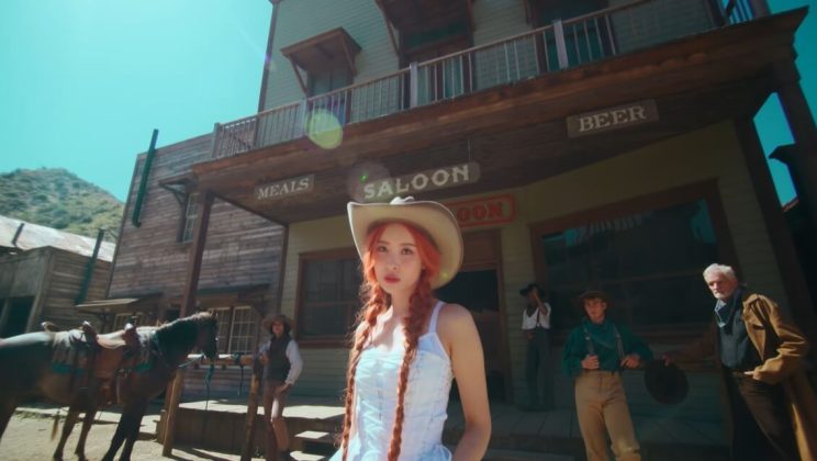 Sunmi lives summer love stories in ‘Heart Burn’ MV