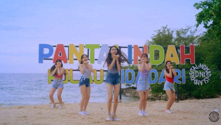 Busters say summer is their season in ‘Tropical Romance’ MV