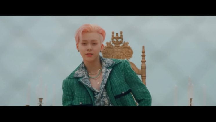 D1CE’s Woo JinYoung has a ‘Delicious’ meal in desert MV