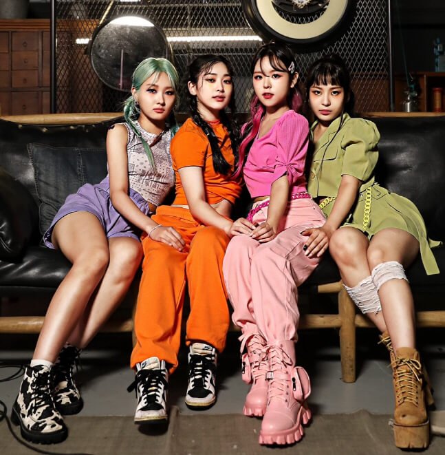 Knewsinfo Rookie girl group We;Na debuts with "Like Psycho"