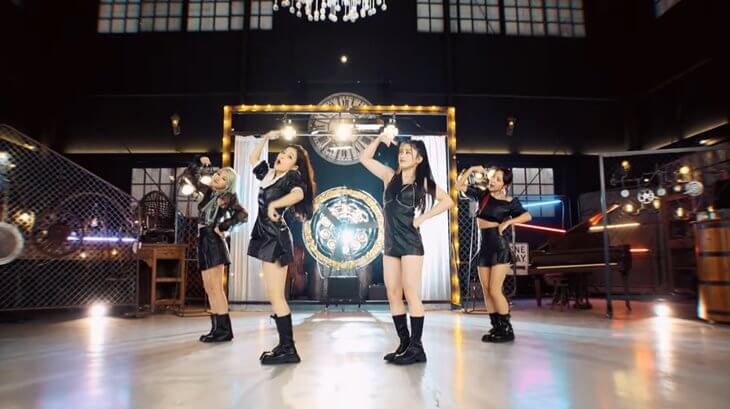 Rookie girl group We;Na debuts with “Like Psycho”