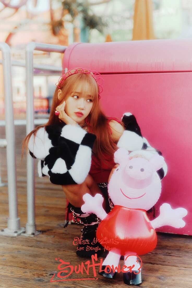 Knewsinfo Weki Meki's Choi YooJung has fun under the summer sun in 'Sunflower (P.E.L)' debut MV