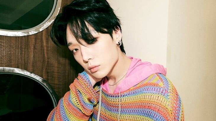 iKON’s Bobby runs away in ‘Drowning’ MV