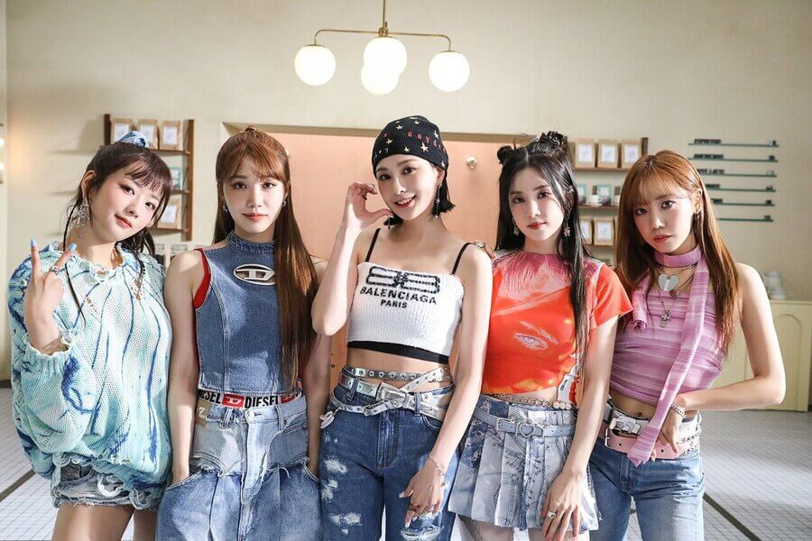 Knewsinfo Apink try to live life in 'D N D' MV