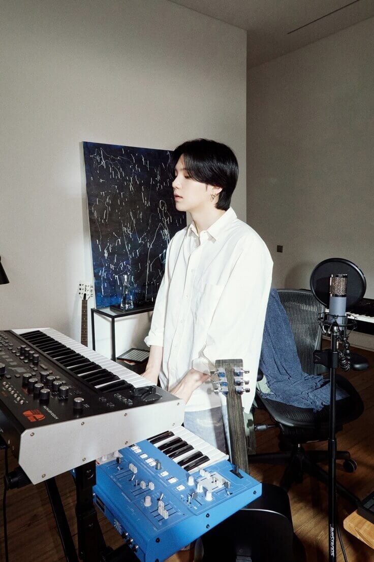 Knewsinfo Agust D (BTS's SUGA) spends a day contemplating in 'People Pt.2' feat. IU MV