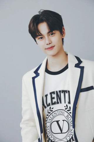 knews.info K-POP  zerobaseone7.jpg